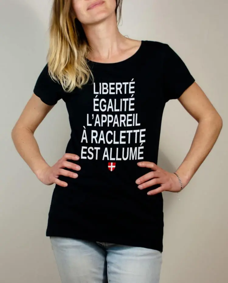 T-shirt Savoie : Liberté Égalité Appareil à Raclette Allumé femme noir