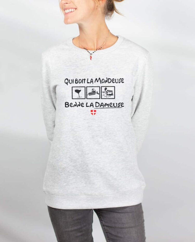 Pull sweat femme blanc Qui boit la Mondeuse Benne la dameuse