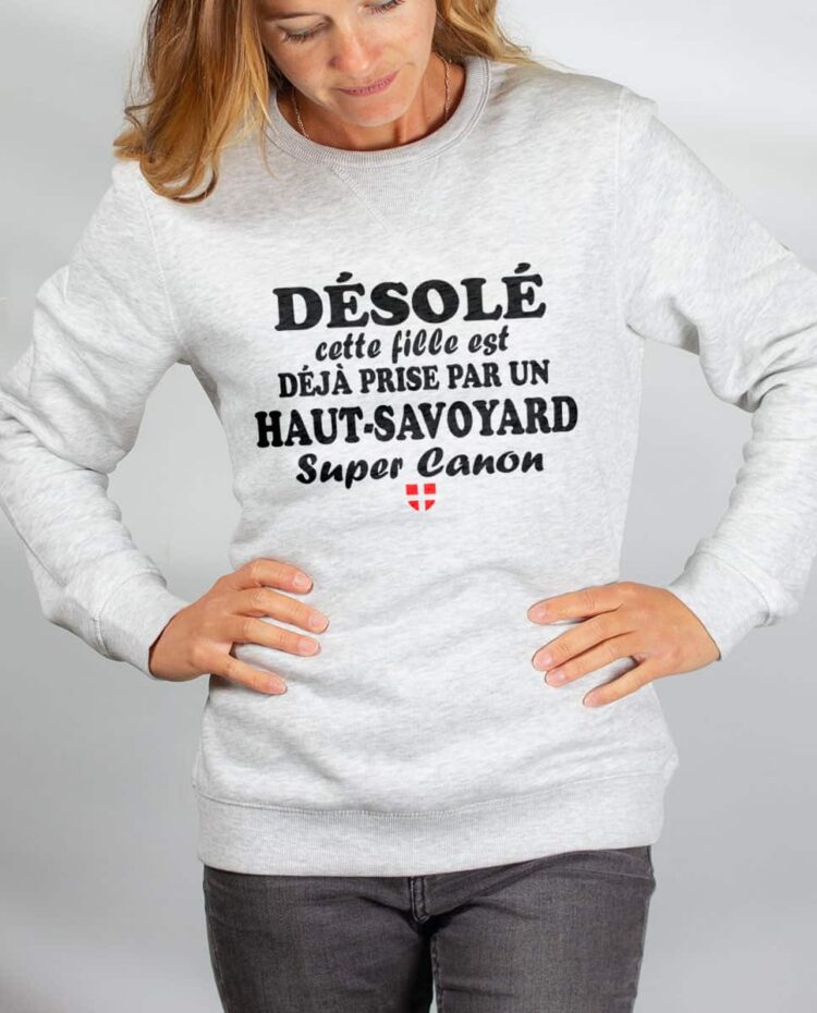 Pull sweat femme blanc fille deja prise par un haut savoyard