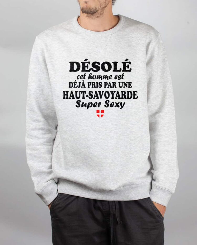 Pull sweat homme blanc deja pris par une haut savoyarde 1