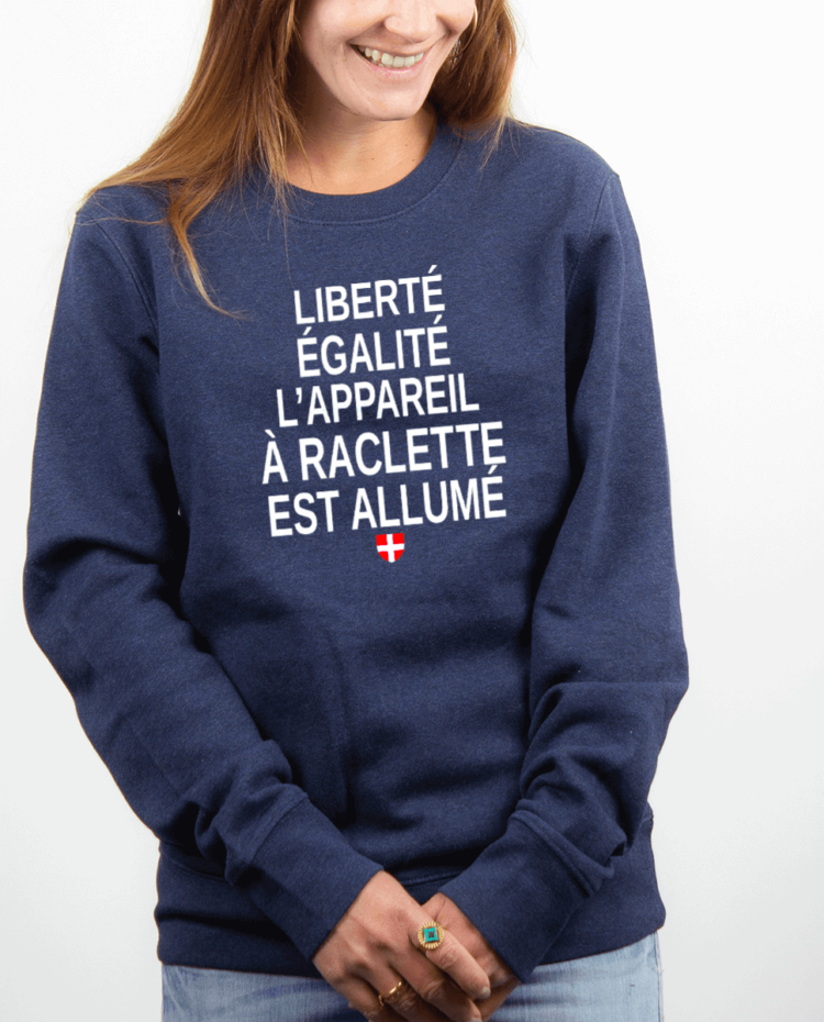 Pull Femme Bleu jean LIBERTE EGALITE LAPPAREIL A RACLETTE EST ALLUME