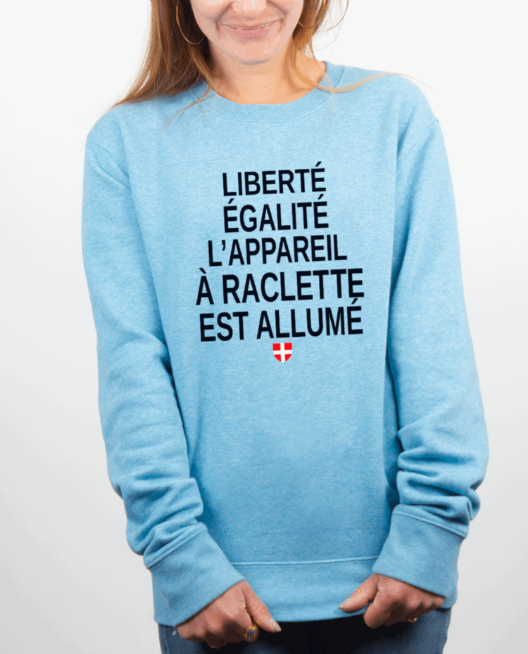 Pull Femme bleu ciel LIBERTE EGALITE LAPPAREIL A RACLETTE EST ALLUME